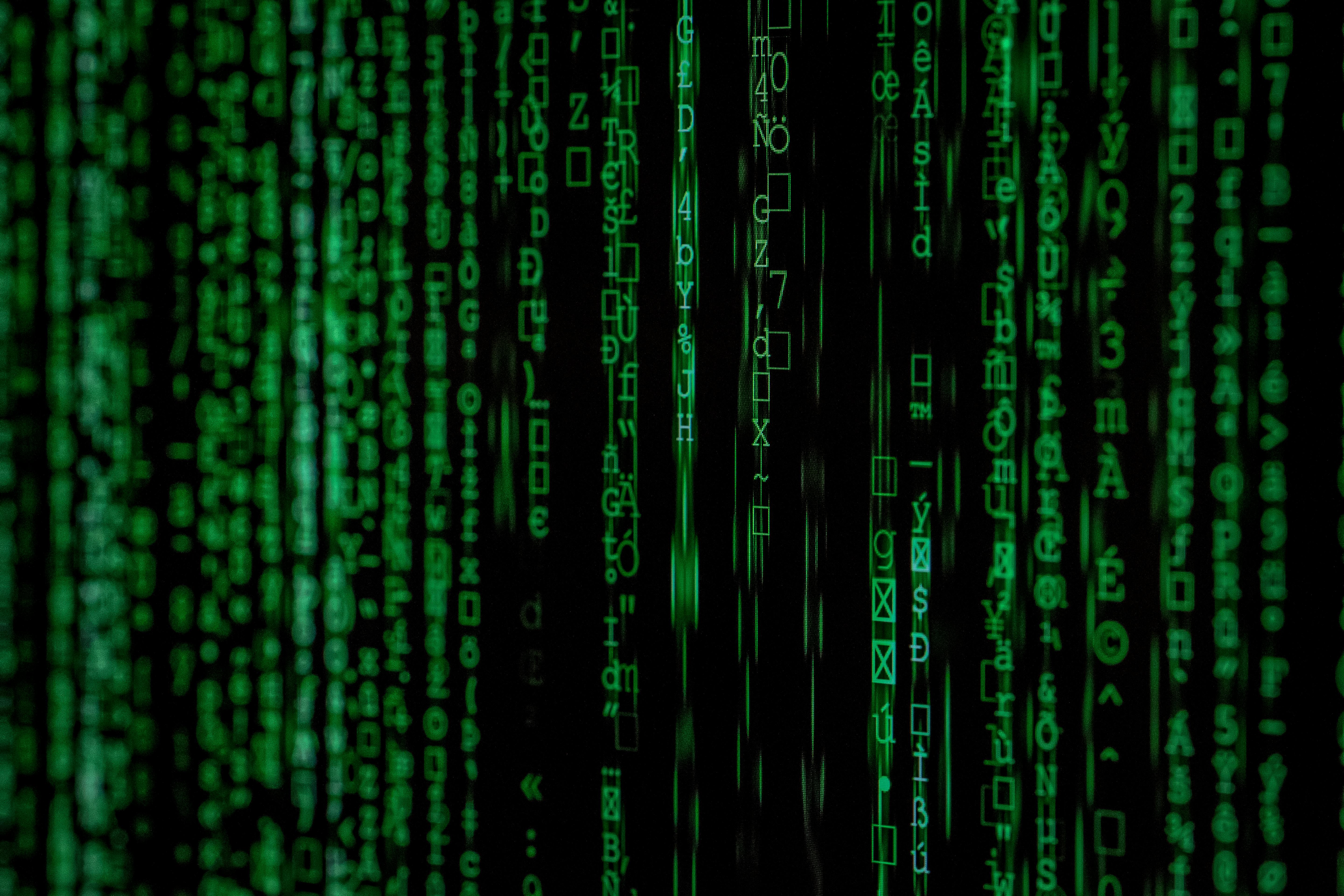 Monitor so spusteným Matrix kódom